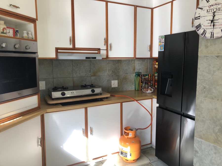 4 Bedroom Property for Sale in Gustrouw Western Cape